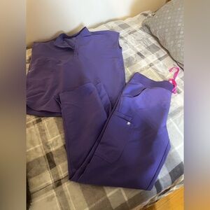 Figs Purple Women's scrubs set top and bottom size small/xs like new